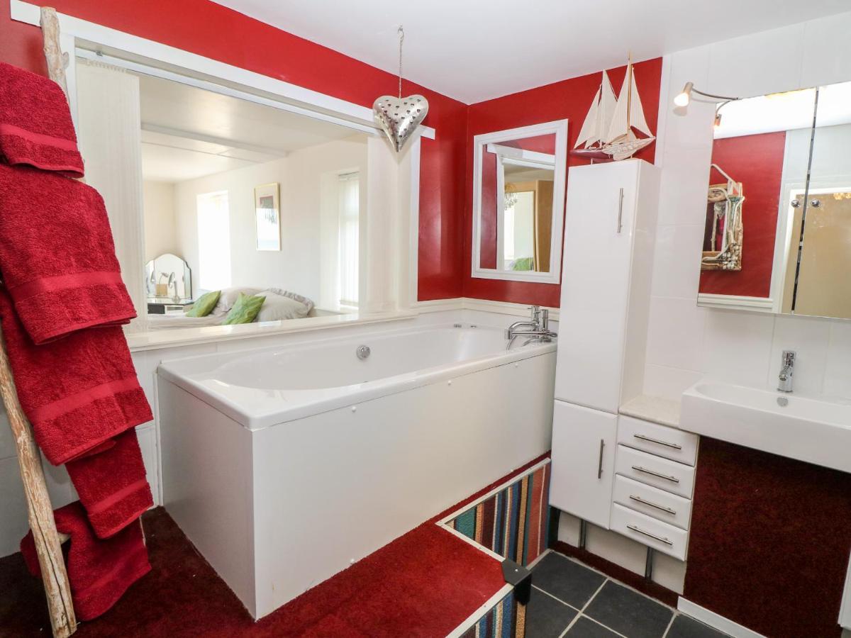 Sea View Apartment Pwllheli Ngoại thất bức ảnh